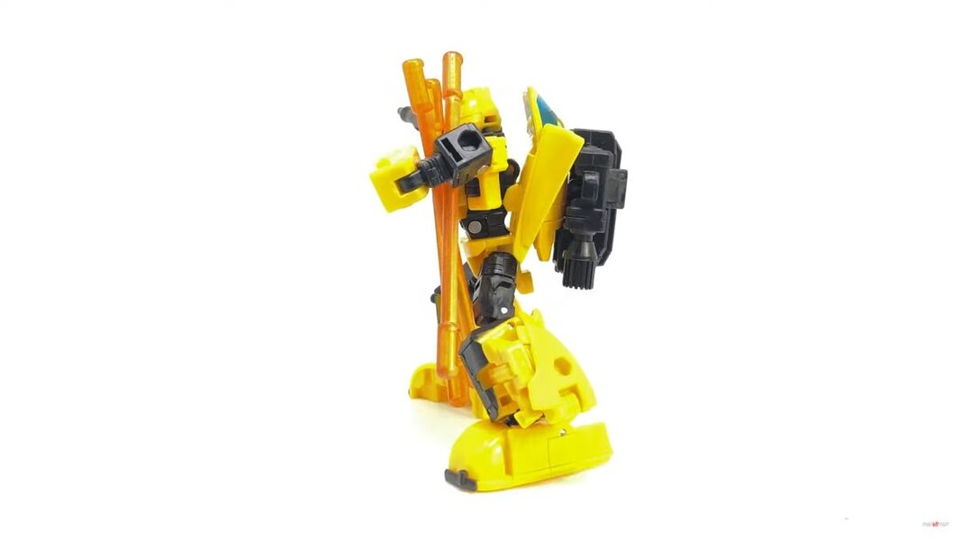 Transformers War For Cybertron Buzzworthy Origin Bumblebee  (51 of 54)